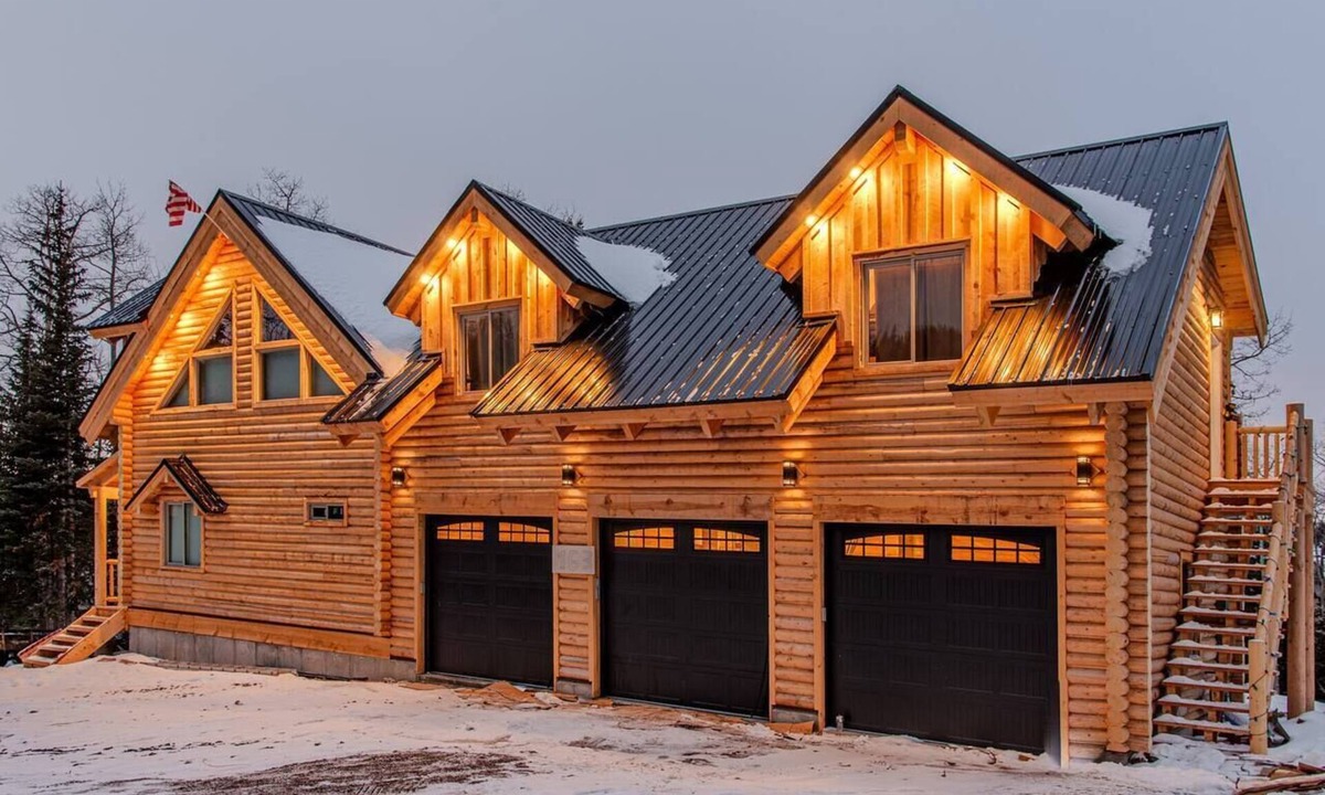 Steam Engine Meadows House | 5+ Bedroom, 4 Bath, 2 Full Kitchens w/Gameroom & 8 person Hot Tub