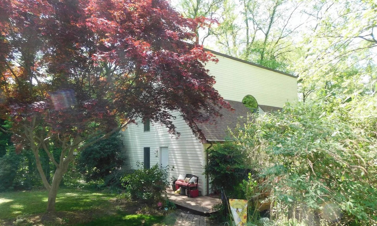 Calvert Beach-Long Beach House | 5 bedroom, 8 bed, 3 story house a block from beach