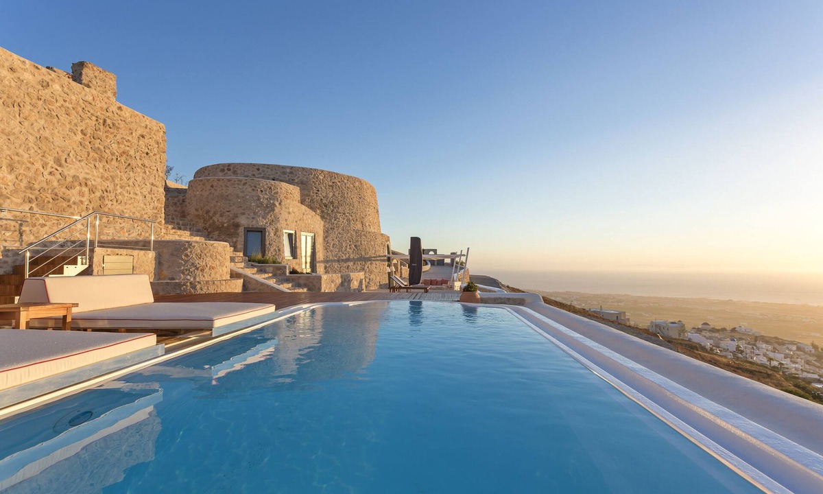 Santorini Villa | 5 bedroom luxury villa with pool and sea views