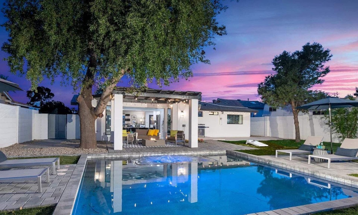 Park Scottsdale One House | 5 Min to Old Town Heated Pool Hot Tub Fire Pit