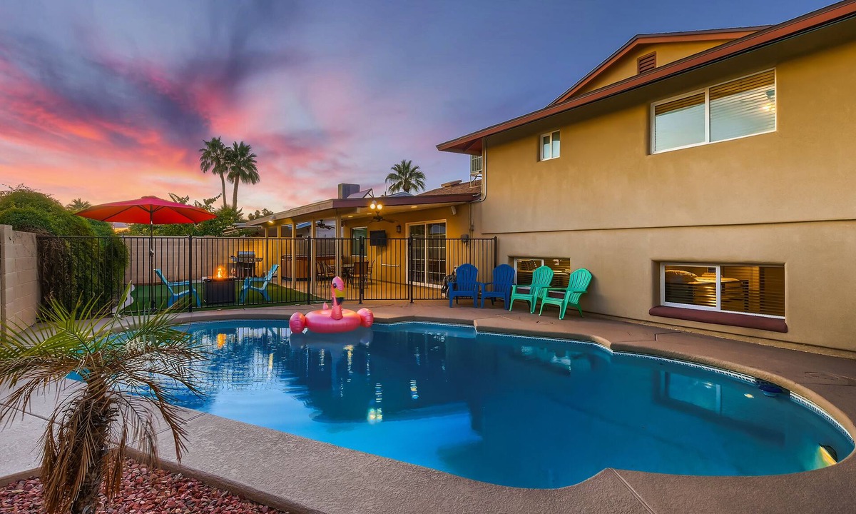 Village Grove House | 5 min to Old Town l Heated Pool l Spa l Game Room l Putting Green