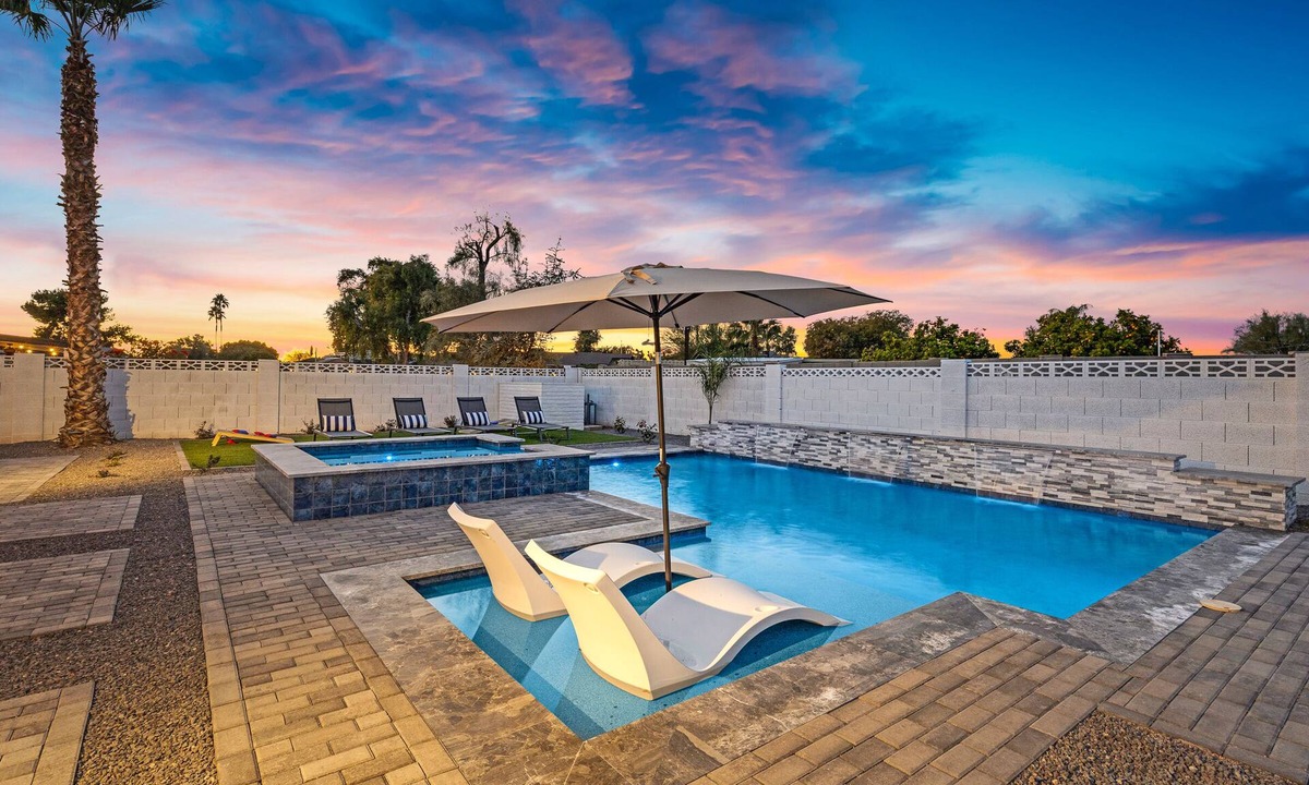 Village Grove House | 5 min to Old Town + Pool & Hot Tub