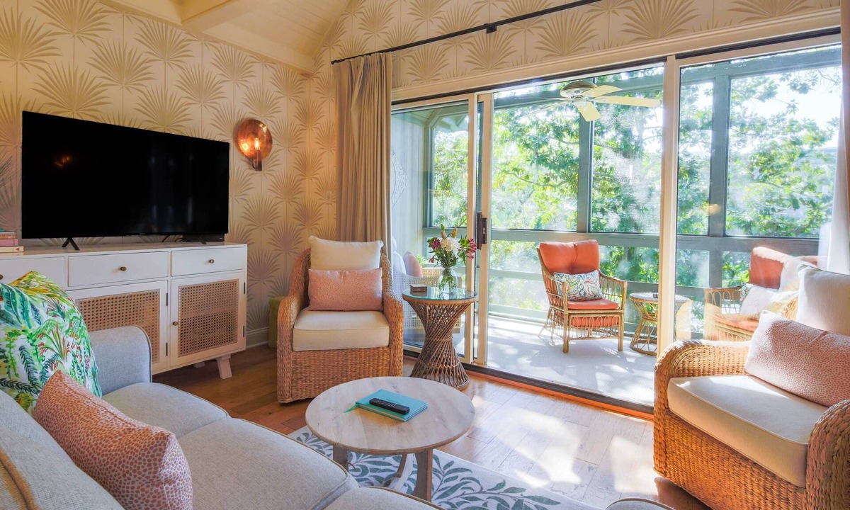 West Beach Village House | 5 Minute Walk to Beach! Screened Porch w/Forest Views, Wonderful Natural Light & Comfy Seating