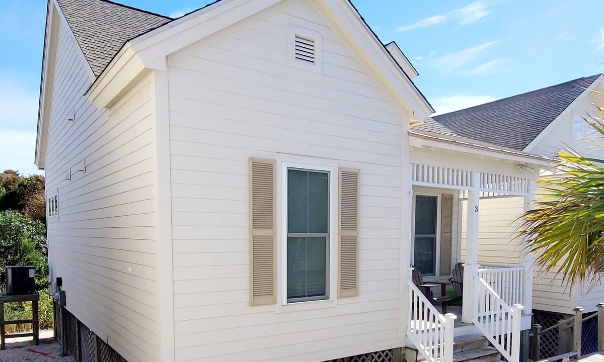 Atlantic Beach House | 5 Star Reviews Luxury House Pool, Steps from Ocean, Sleeps 6, Premier Host