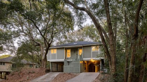 Twin Oaks House | 52 Twin Oaks - Conch Cottage by AvantStay