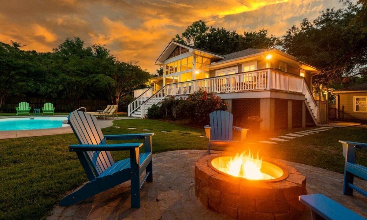 Scanlonville House | 5br/4bath | POOL-Firepit-Porch-Outdoor Hot Shower | OneLevel Lush Tropical Oasis