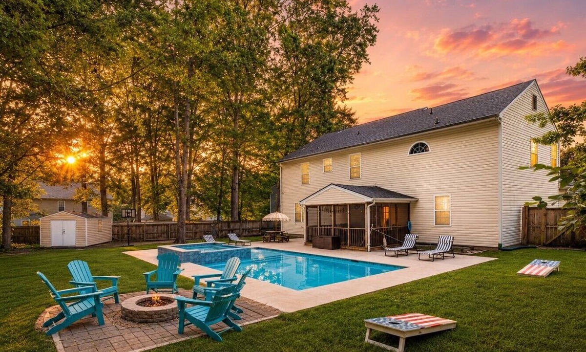 Summerville House | 5BR | Heated Pool, Hot Tub, Fire Pit & Backyard
