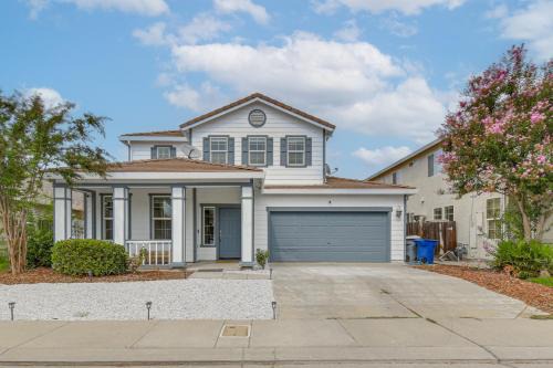 Merced House | 7 Mi to Lake Yosemite: Family Home w/Fenced Yard