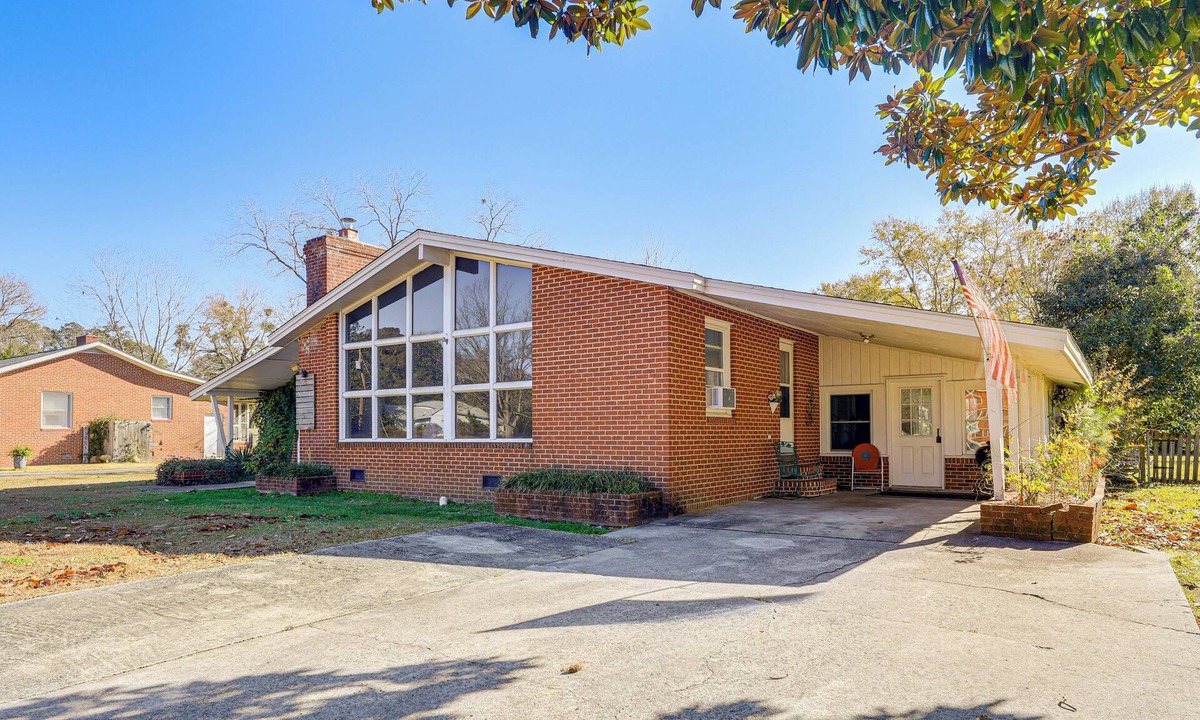 Havelock Cottage | 7 Mi to Neuse River! Family Home w/Poolside Oasis