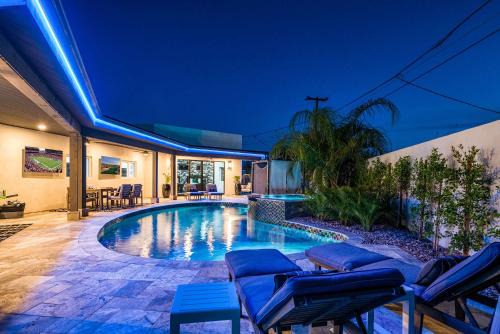 South Scottsdale House | 75th Place Home - Luxe Pool Spa Walk to Old Town