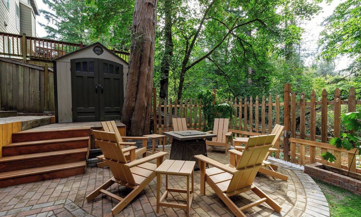 Gresham House | 7BR Estate, Mt Hood Skiing Base Camp, Sleeps 16 - Pets, Fire Pit, Indoor Jacuzzi