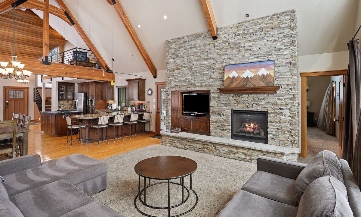 Deer Park House | 8 Mt Baker - Elegant & Peaceful, SHARC Passes, Hot Tub, Great Location!