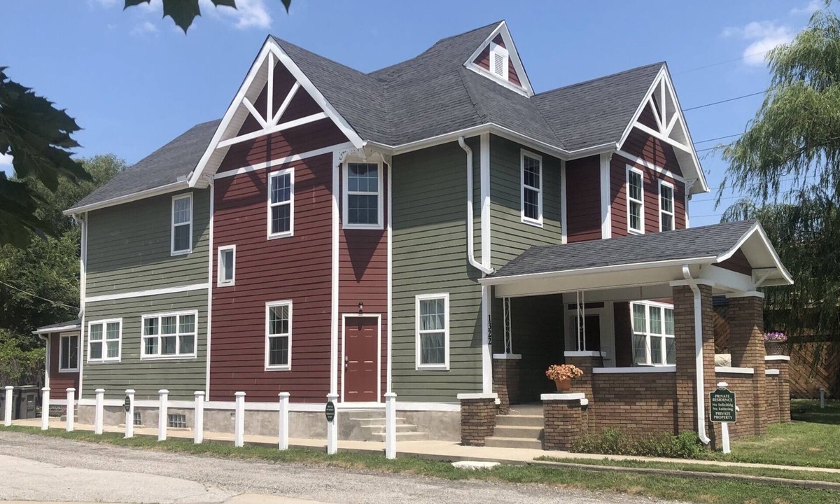 Holy Cross House | 9 bedrooms, 3 full kitchens, 3 full Baths, Laundry, Downtown Indy. Sleeps 20+