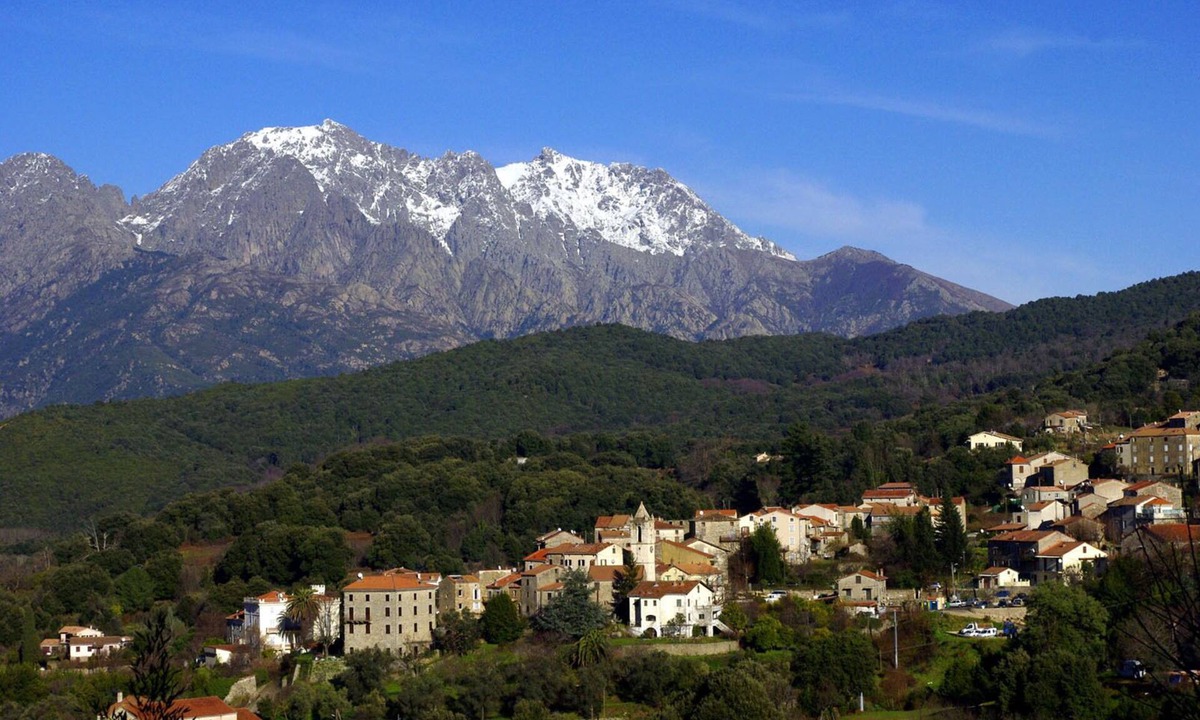Ucciani Apartment | 95m2 comfort and beautiful view linen included Parking ok