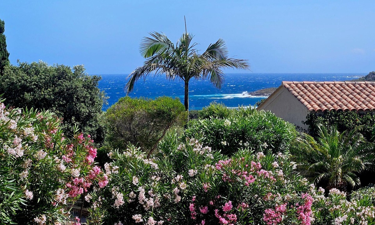 Marine de Saint Ambroggio Villa | A 300 Mètres de la Superbe Plage de Sant'ambroggio, Dans un Quartier Calme