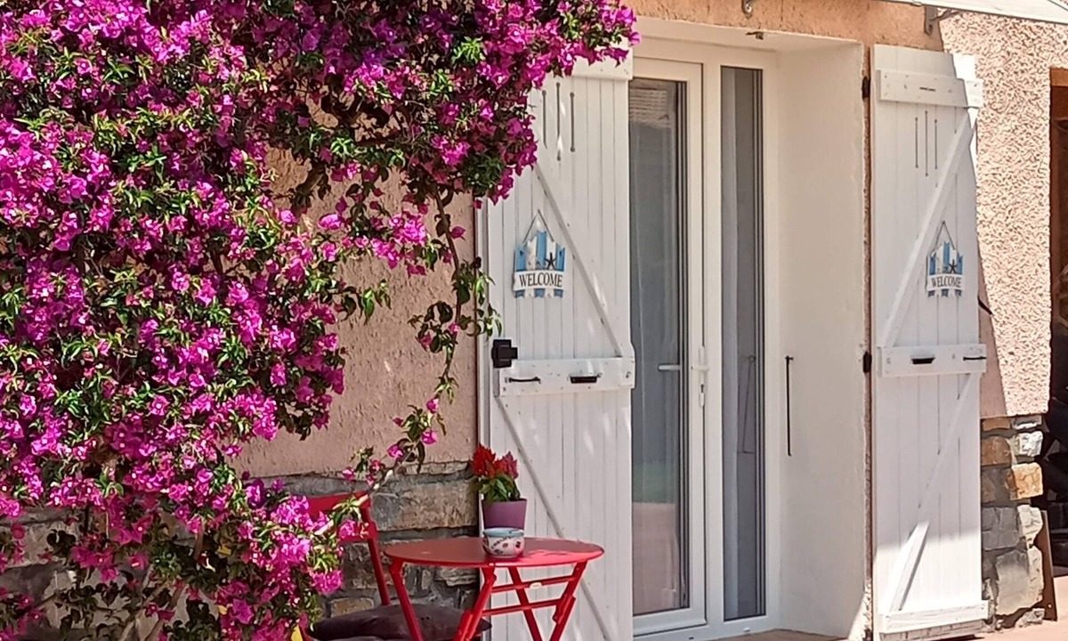 La Marana Apartment | "A CUSTOM NEST by the sea! "