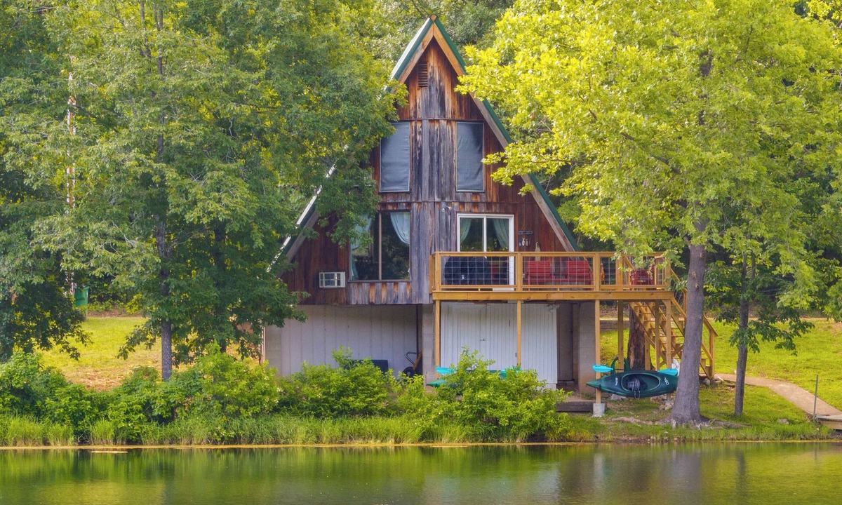 Hardy Cabin | A-frame Lakefront Cabin near Spring River