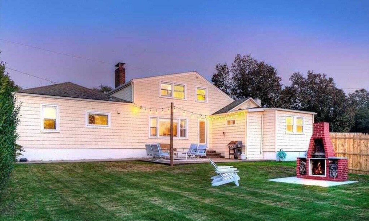 Easton's Point House | A peaceful four bedroom home between beaches
