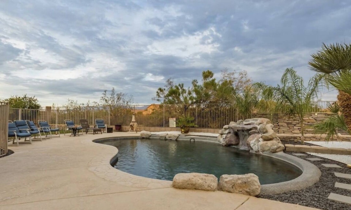 Stoneridge House | A Real Gem- Your Modern Oasis Awaits! Pool/Indoor Sauna/Work Out Room