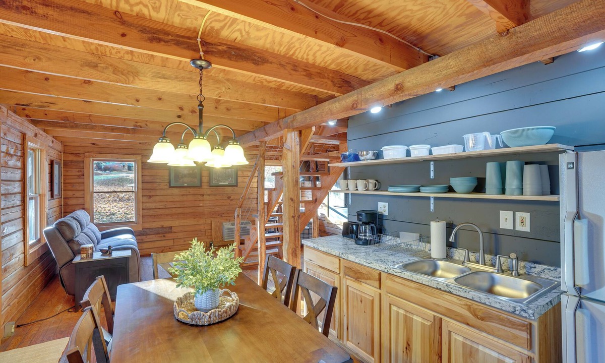 Murray Cabin | Access to Community Marina! Lake-View Murray Cabin