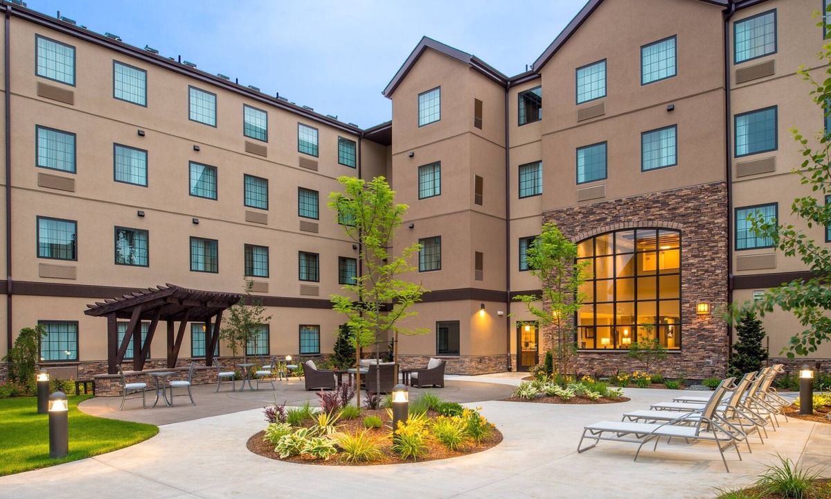 Hillsboro Apartment | Accessible Queen Studio w/Full Kitchen + Breakfast