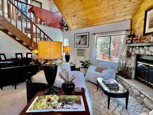 Pine Mountain Club House | ADELAIDE HILL IN PINE MOUNTAIN CLUB BREATHTAKING VIEWS 3Bd 3Bth SPA TUB