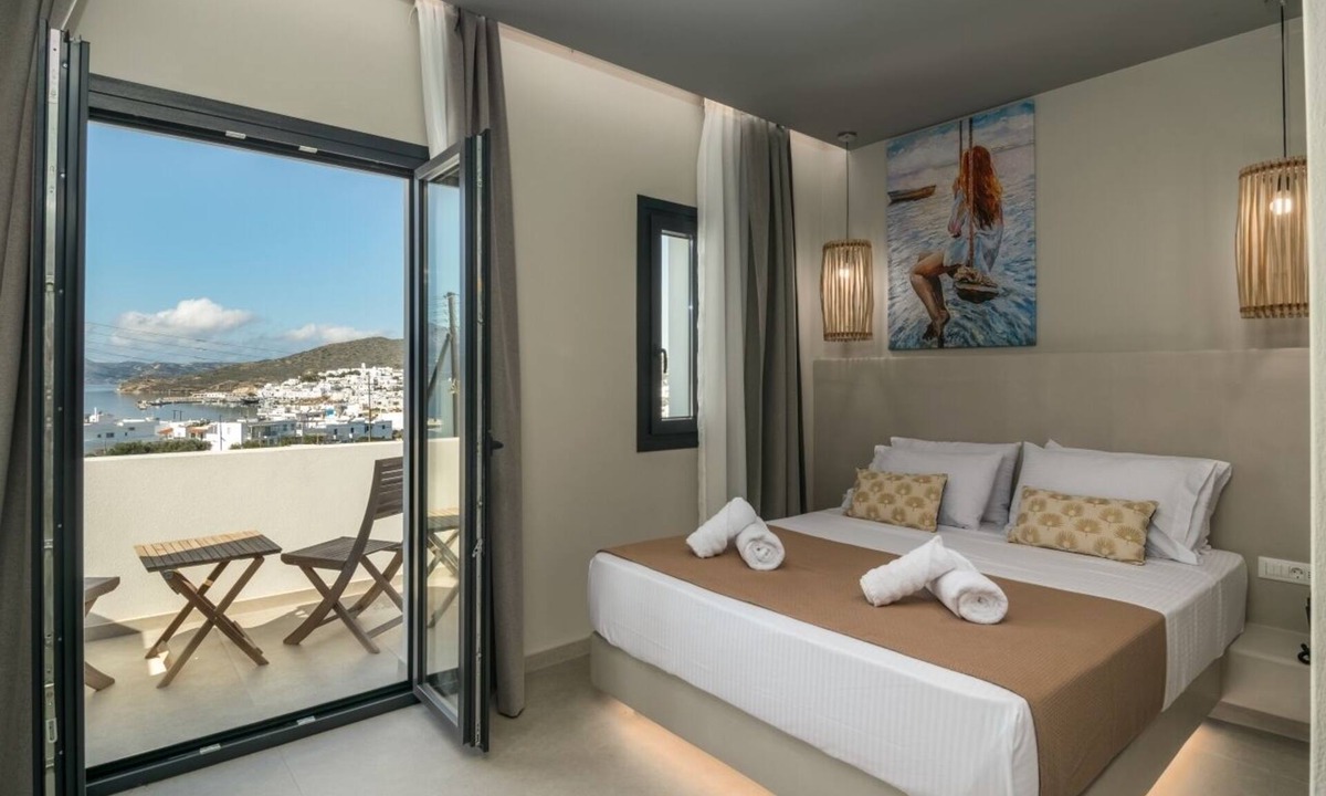 Adamas Bed & Breakfast | Afroessa Milos