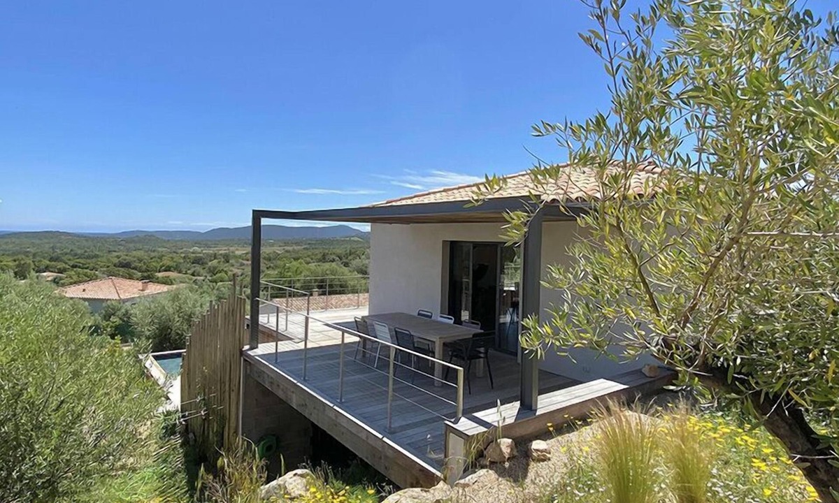 San-Gavino-di-Carbini Villa | Air-conditioned villa with swimming pool, sea view.