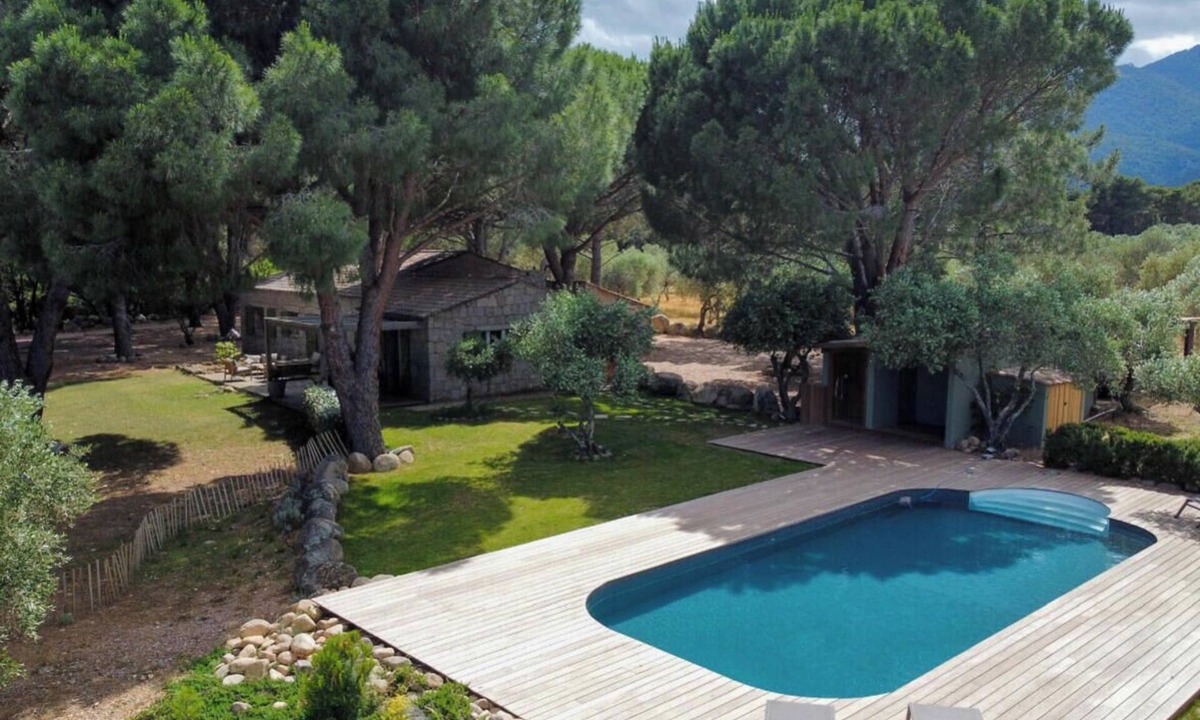Porto-Vecchio House | Air-conditioned stone villa with heated swimming pool + town center parking space