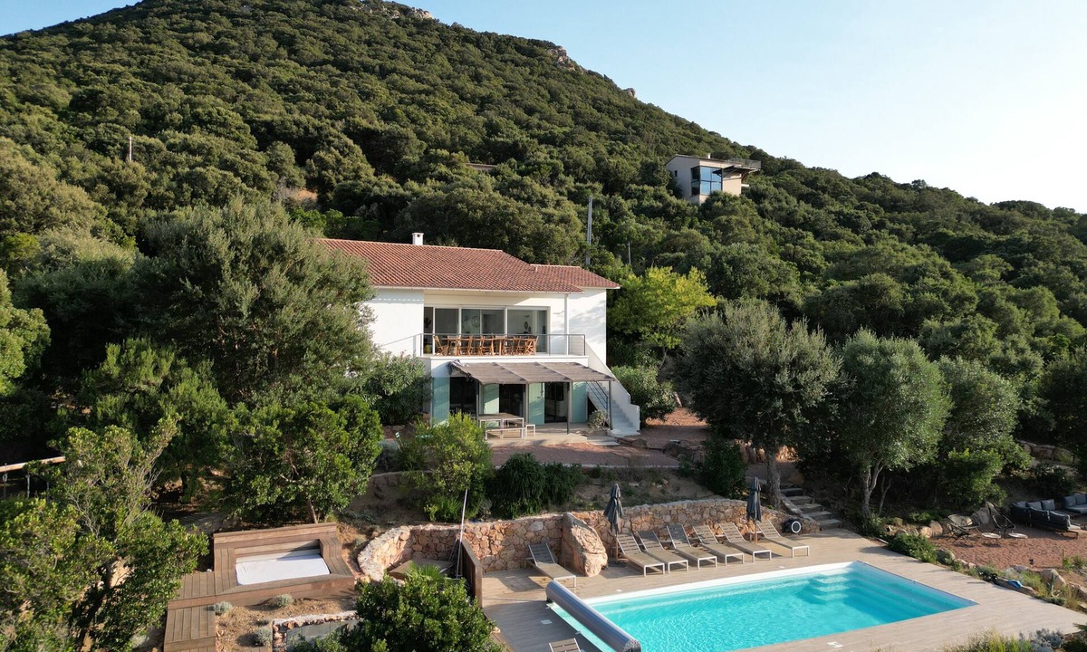 Figari House | Air-conditioned villa with views, swimming pool and outdoor entertainment area.