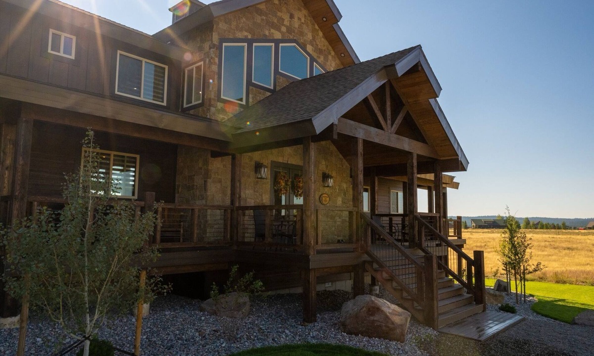 Island Park Cabin | All-Season Luxury MTN Retreat @ Lake w/Hot Tub, Sauna & Near Hiking Trails, YNP