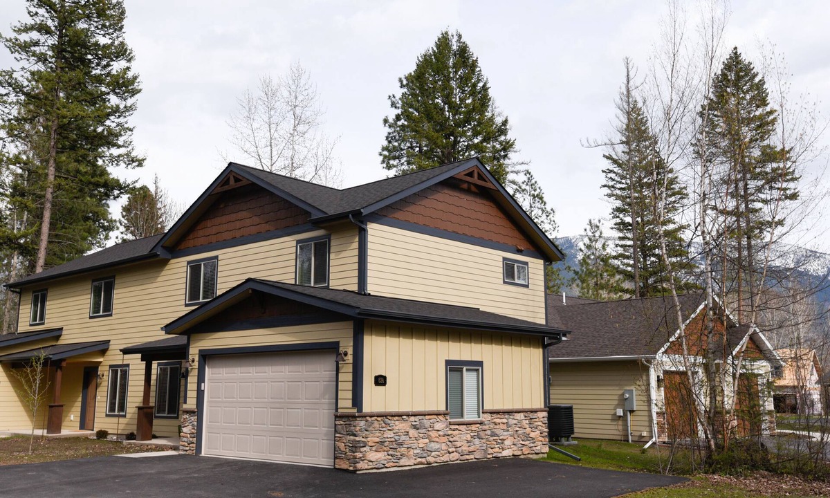 Columbia Falls House | All the comforts of home in the heart of Glacier Country – Montana here we come!