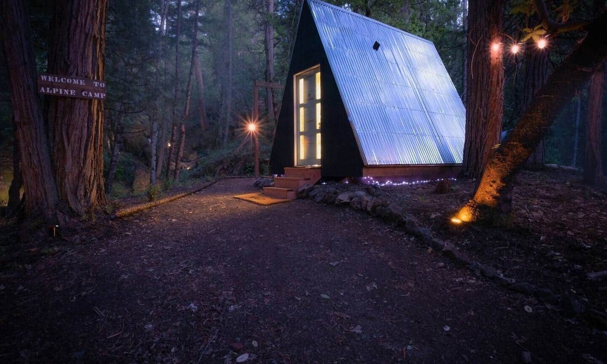 Burnt Ranch Cabin | Alpine Camp, Private Glamping at Radio Ranch (Tub)