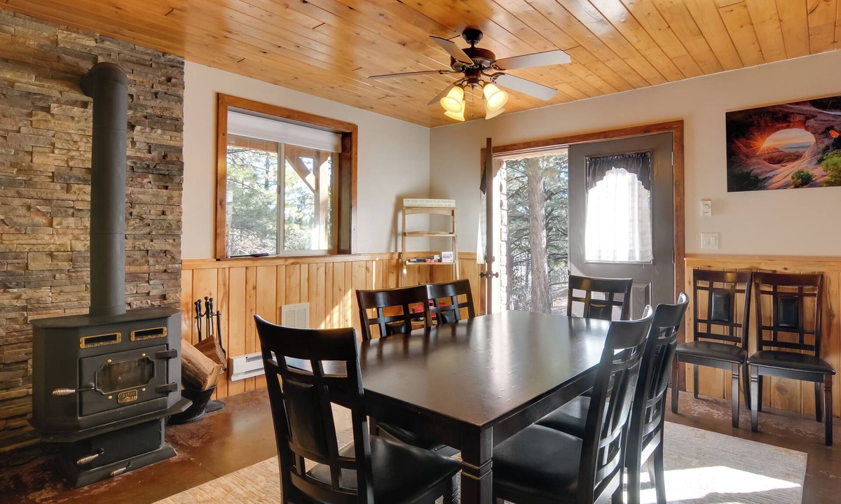 Long Valley Junction Apartment | Alton Nat'l Park Adventure Base w/Shared Hot Tub