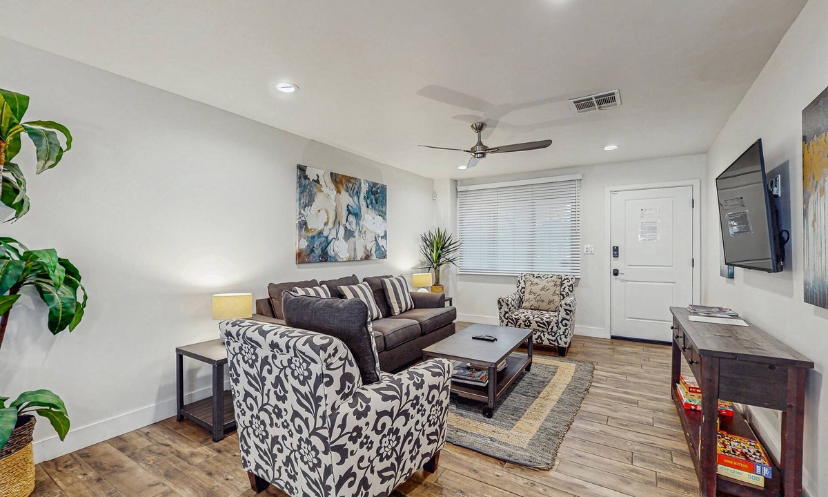 Arts District Condo | Amazing Old Town location above Grimaldi's Pizzeria - very walkable
