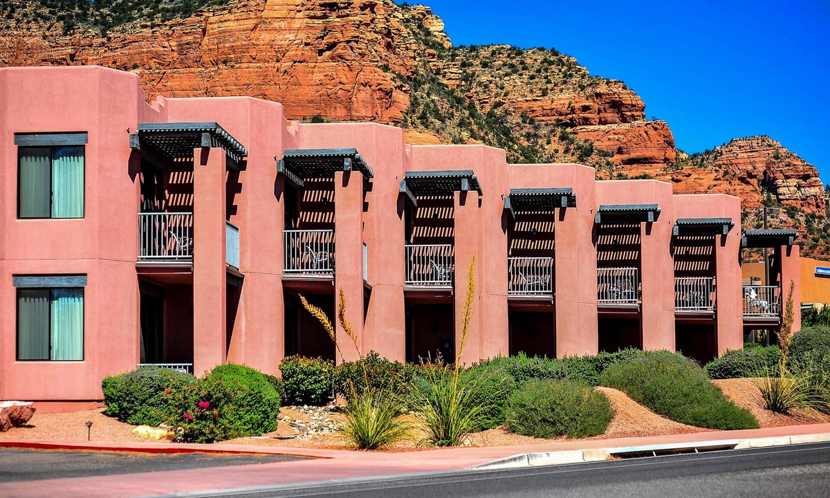 Oak Creek Hotel | Amazing Sedona Destination! 3 Spacious Units, Pool, BBQ Facilities, Parking