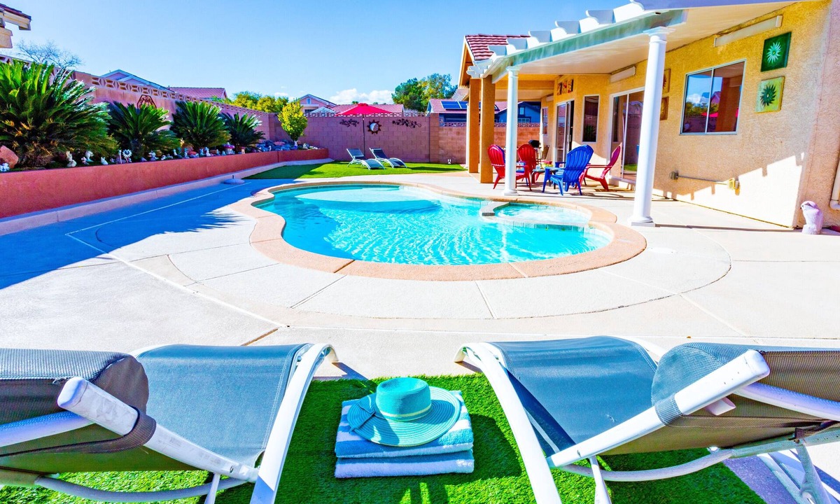 North Las Vegas House | Amazing stay in delightful North Las Vegas with AC, pool, and spa