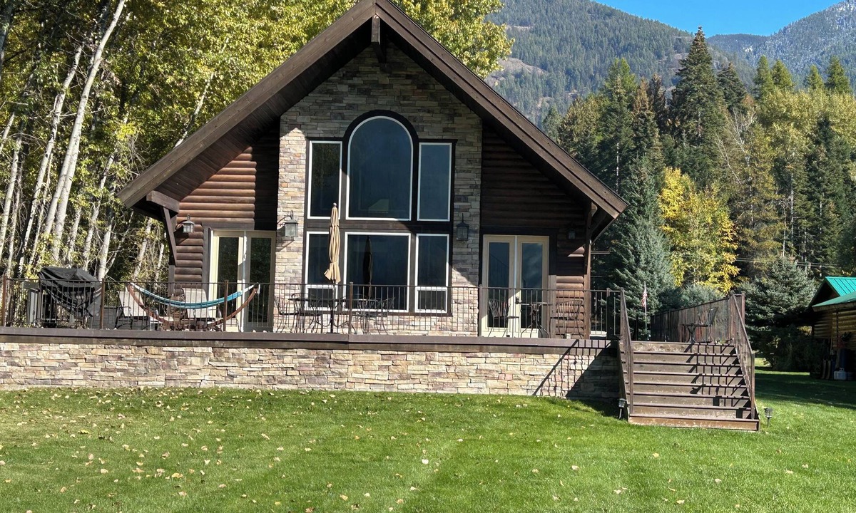 Troy House | Amazing Views at the Lake Lodge house, Bull Lake, Montana