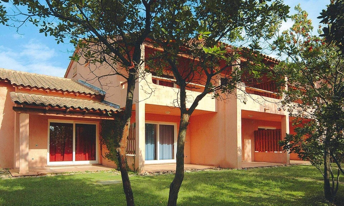 Pinarellu Apartment | Apartment in Pinarellu near Beach & Pool