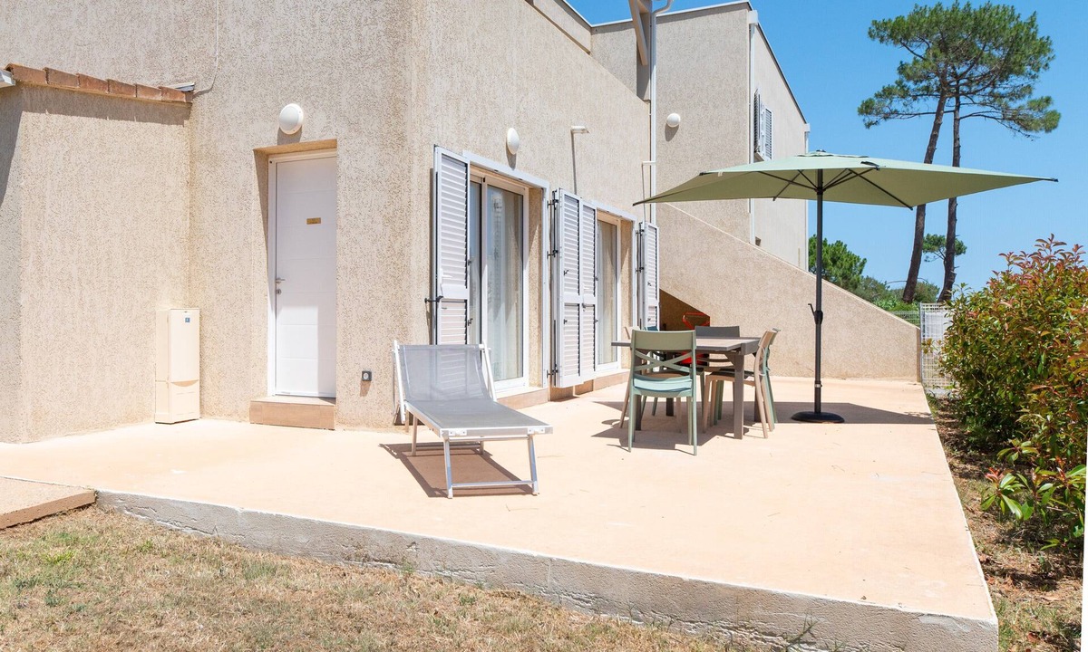 Pineto Apartment | Apartment 'La Dolce Vita 1' with Sea View, Wi-Fi and Air Conditioning