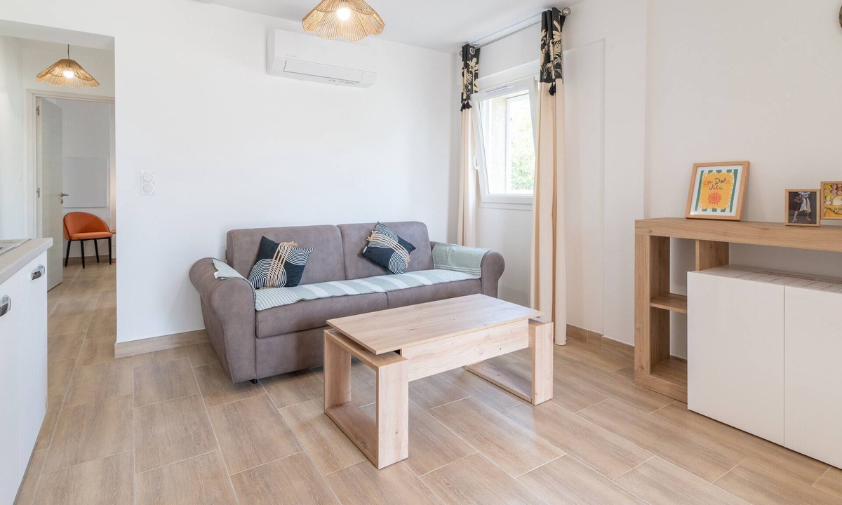 Pineto Apartment | Apartment 'La Dolce Vita 3' with Sea View, Wi-Fi and Air Conditioning