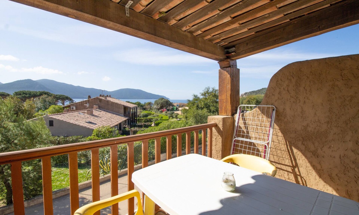 Appietto Apartment | Apartment 'Le Tre' with Sea View, Wi-Fi and Air Conditioning