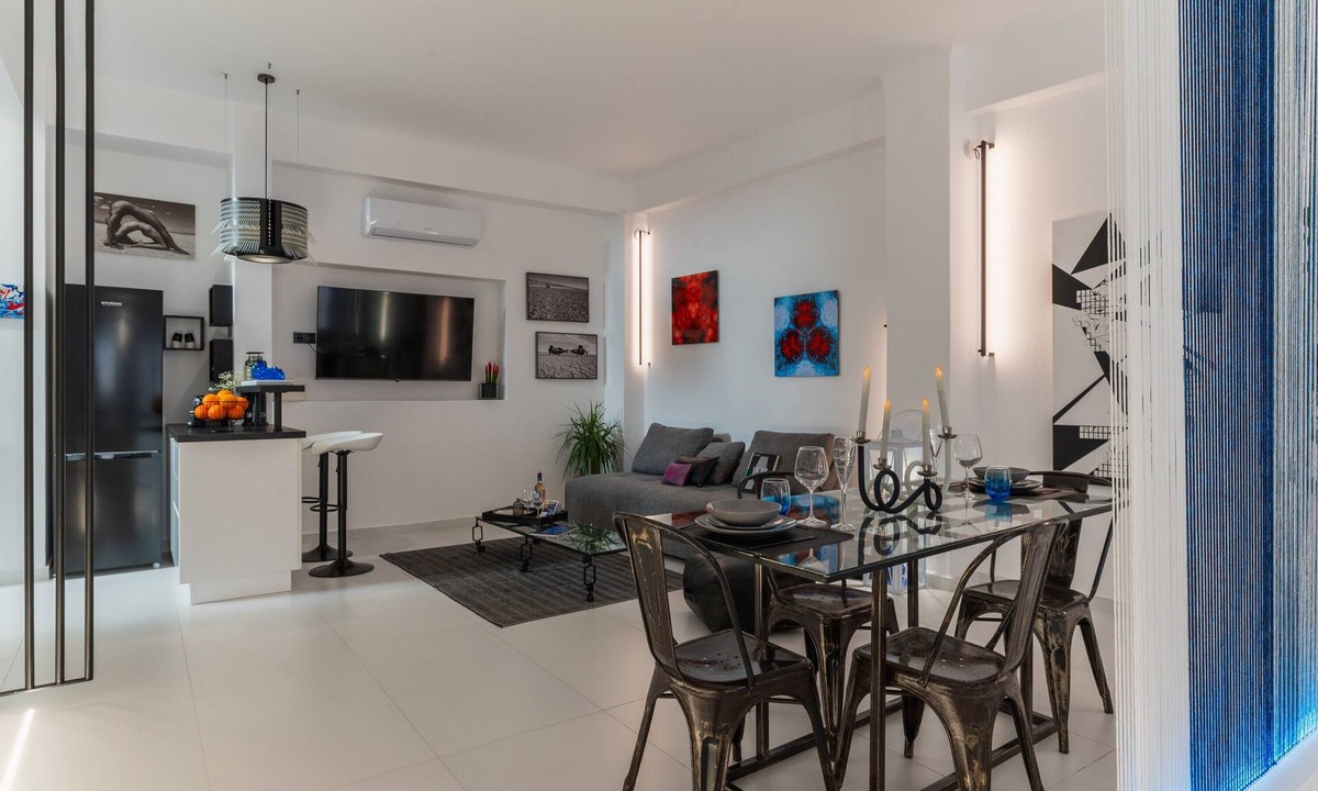 Ermoupoli Apartment | Apartment 'Olympia Loft Gallery' with Sea View, Wi-Fi and Air Conditioning