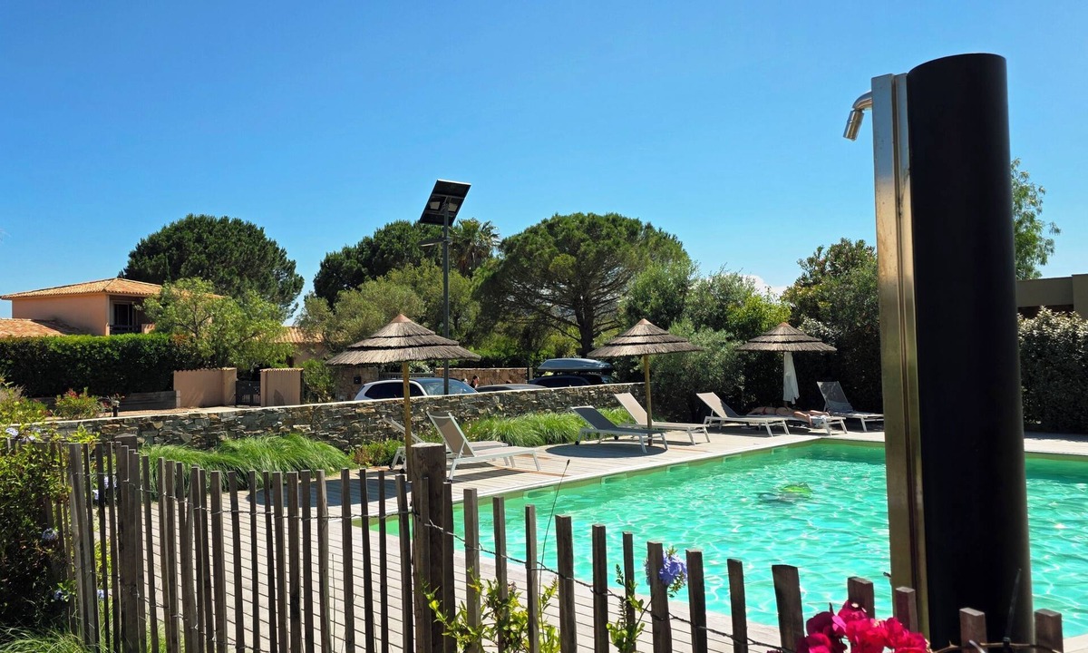 Cala Rossa Apartment | Apartment ROSSA - Standing, swimming pool & Cala Rossa beaches on foot