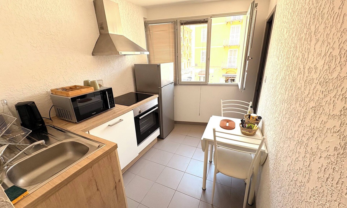 Corte Apartment | Apartment sleeps 2 Corte center