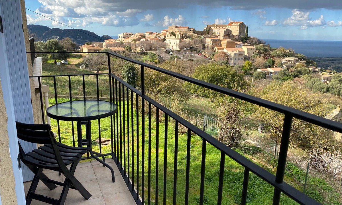 Pigna Apartment | Apartment 'Villa Pigna' with Sea View, Private Terrace and Wi-Fi
