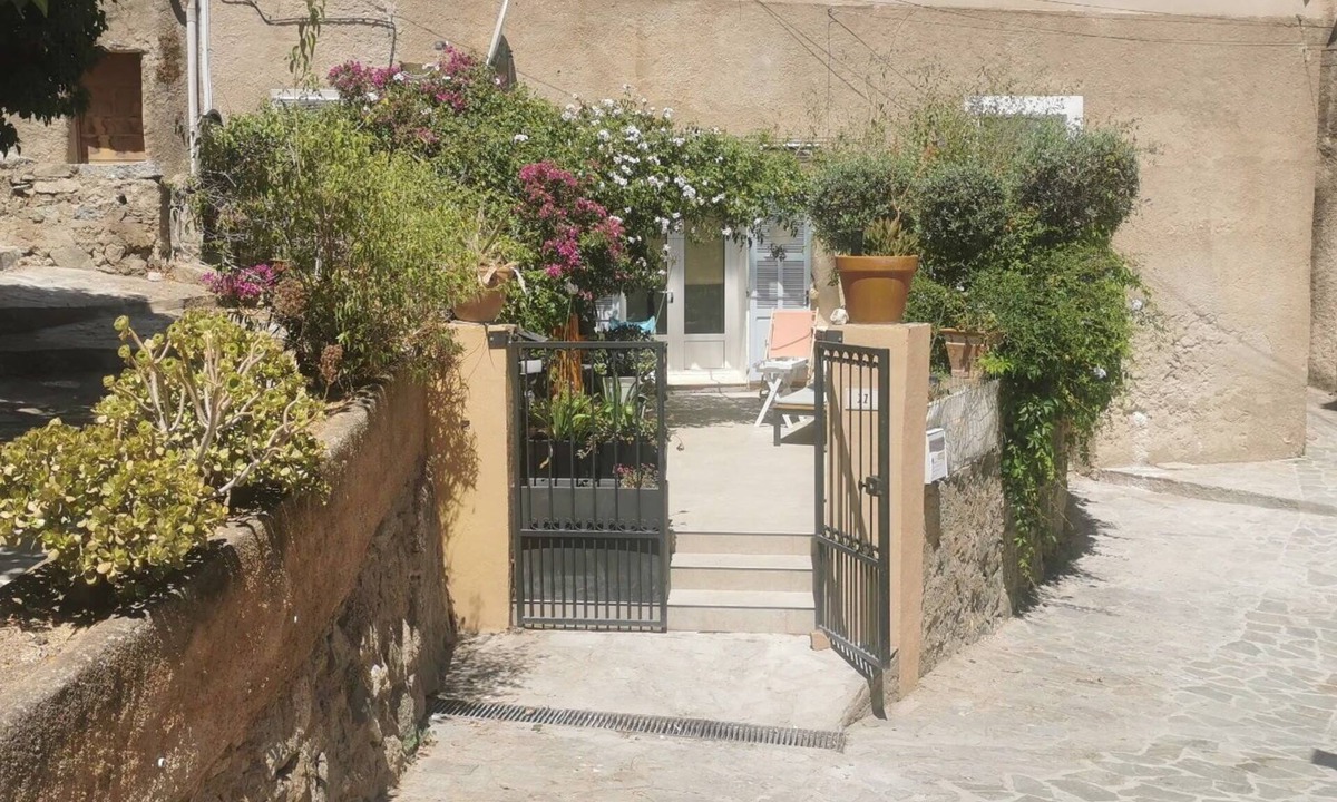 Monticello Apartment | Apartment with terrace in the heart of a Corsican village 10 minutes from the beach
