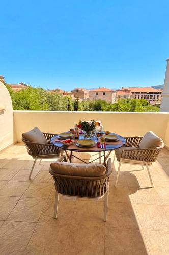 L'Ile-Rousse Apartment | APPART CLIMATISE/TERRASSE A 2 MIN DE LA PLAGE
