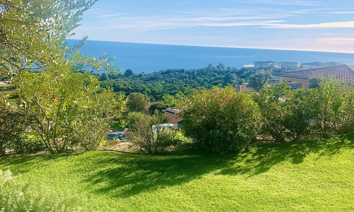 Solenzara Apartment | Appartement Spacieux, vue Splendide sur la mer Avec Piscine Privée