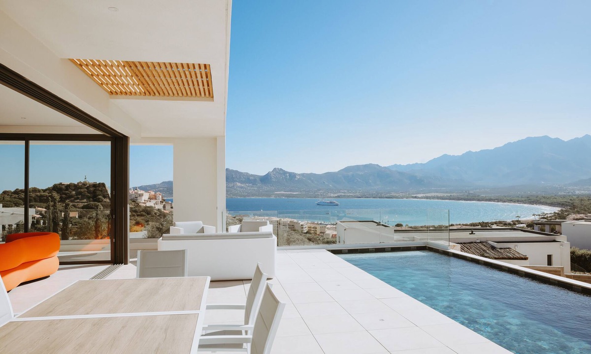 Calvi Villa | Architect-designed villa with superb view of the bay of Calvi between sea and mountains